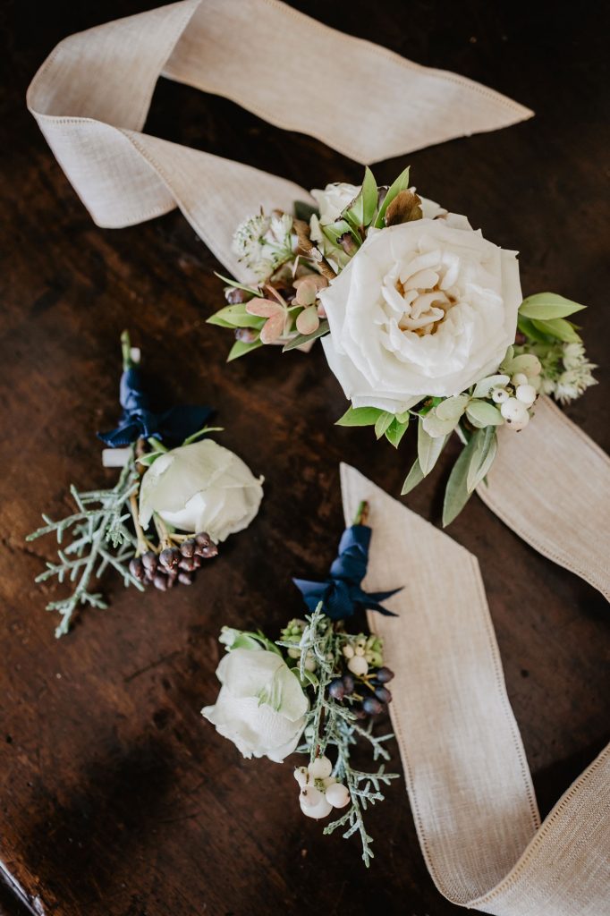mother corsages wedding in Tuscany